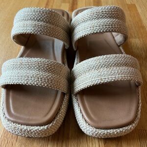 Crown Vintage Tan Sandal - Like New!